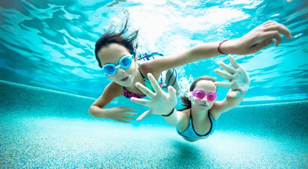 Perder peso rápido com a natação - praticado por todas as idades