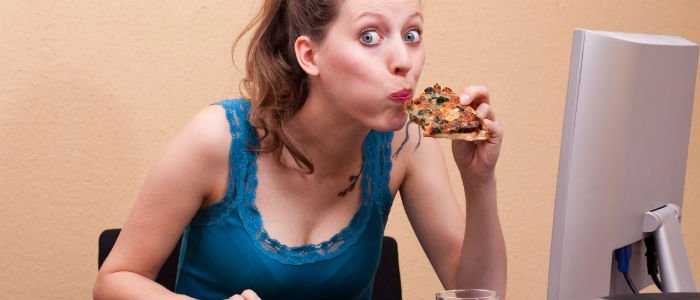 7 alimentos que viciam e fazem voce de refem - estresse comer foto